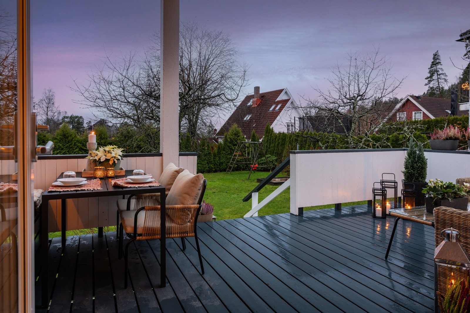 Foran bygget har du en nydelig, grønn felleshage for beboerne. Fra boligen har du enkelt tilgang til denne hagen via din egen terrasse. Galleribilde