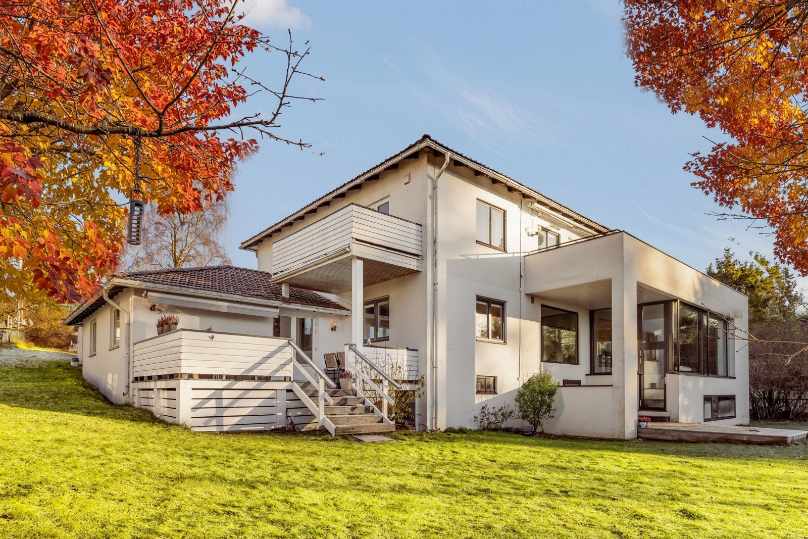 Foran bygget har du en nydelig, grønn felleshage for beboerne. Denne når du enkelt fra din private terrasse. Galleribilde