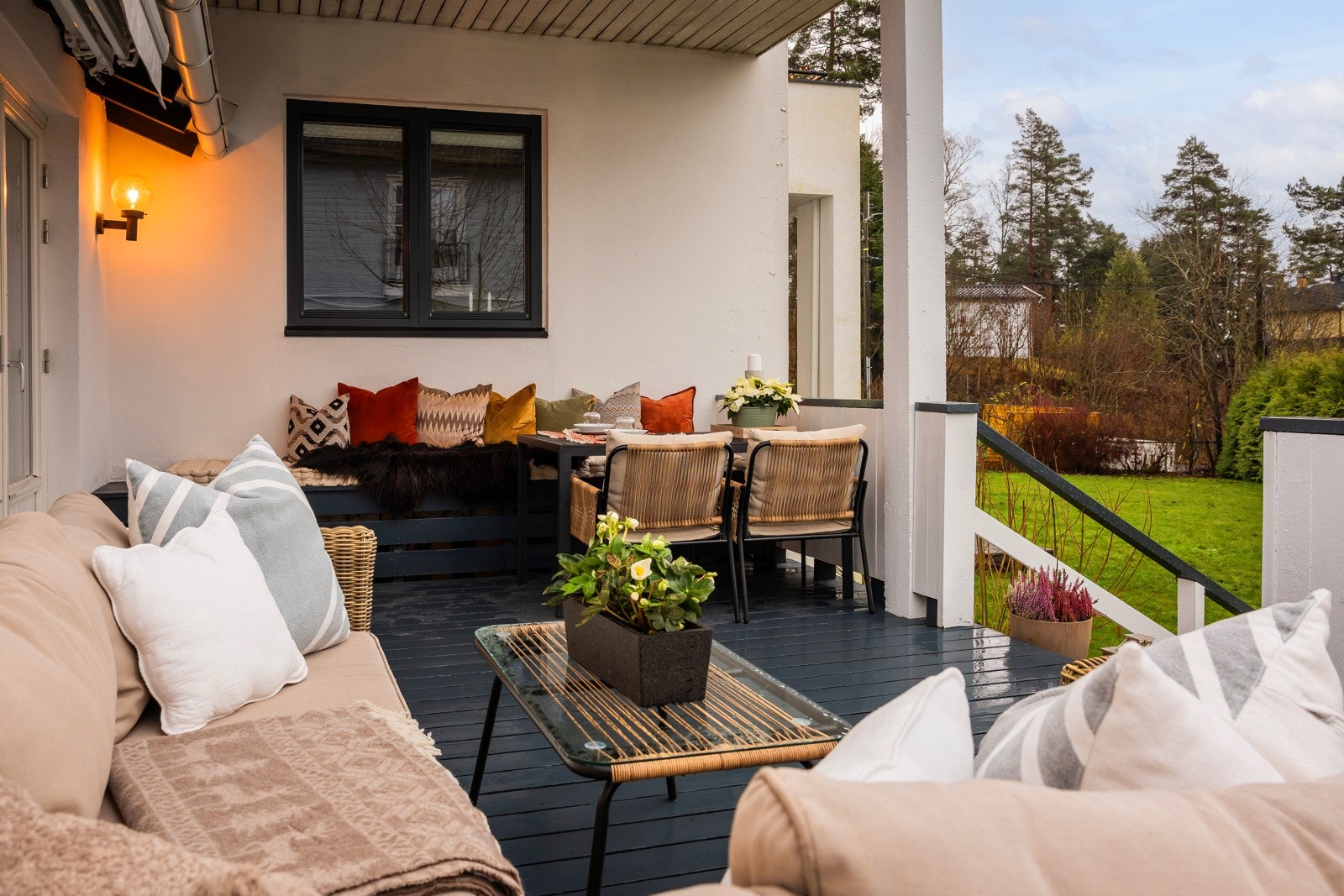 Terrassen er på hele 20 kvm og det er god plass til både grill og utemøbler. Galleribilde