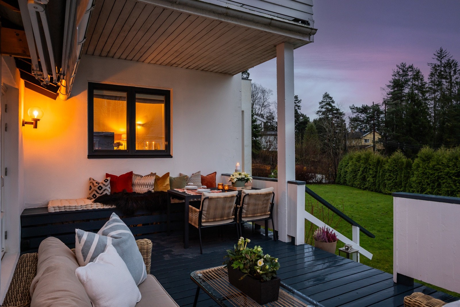 Terrassen har markise. Galleribilde