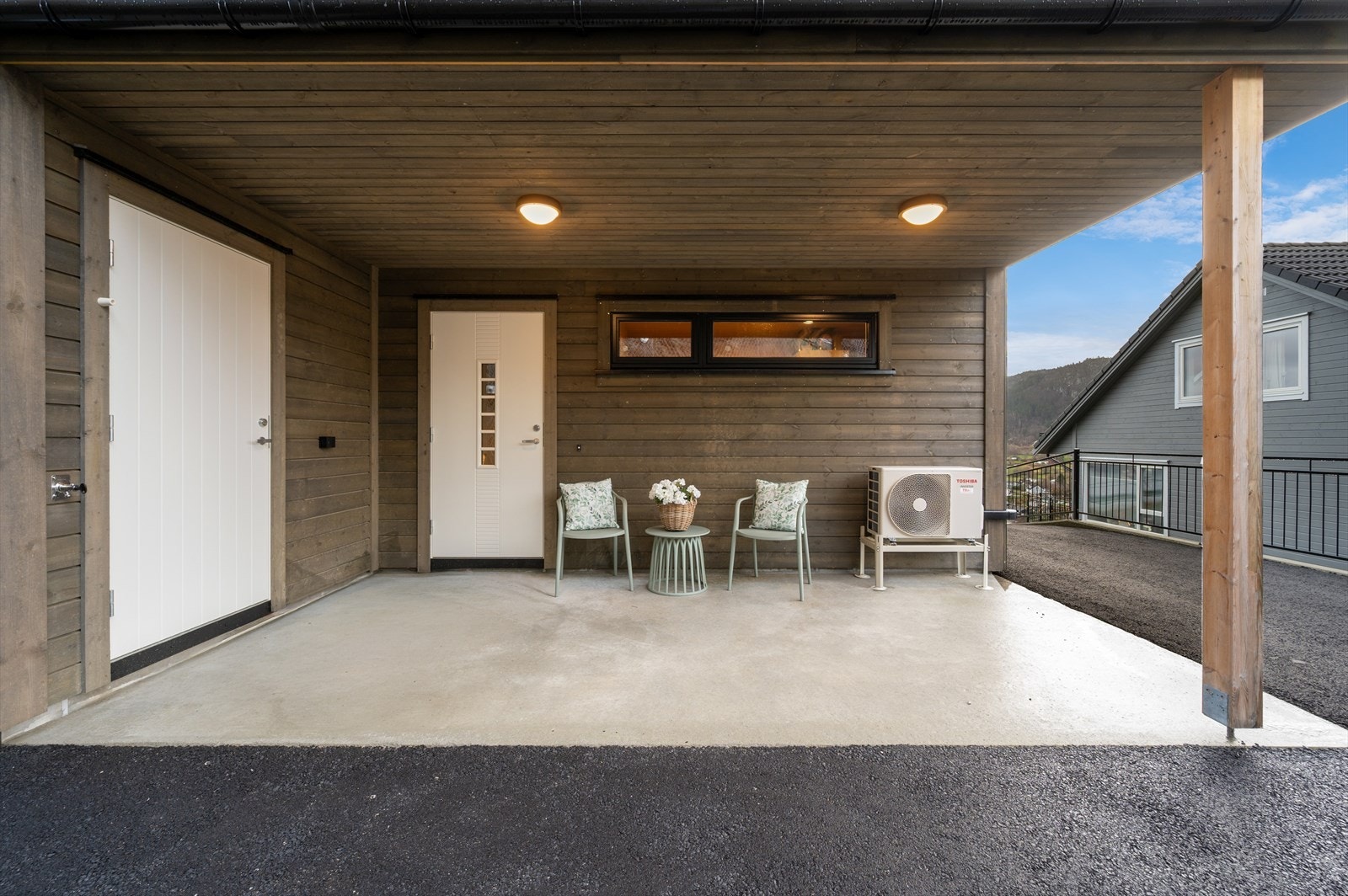 Overbygd inngangsparti. Galleribilde