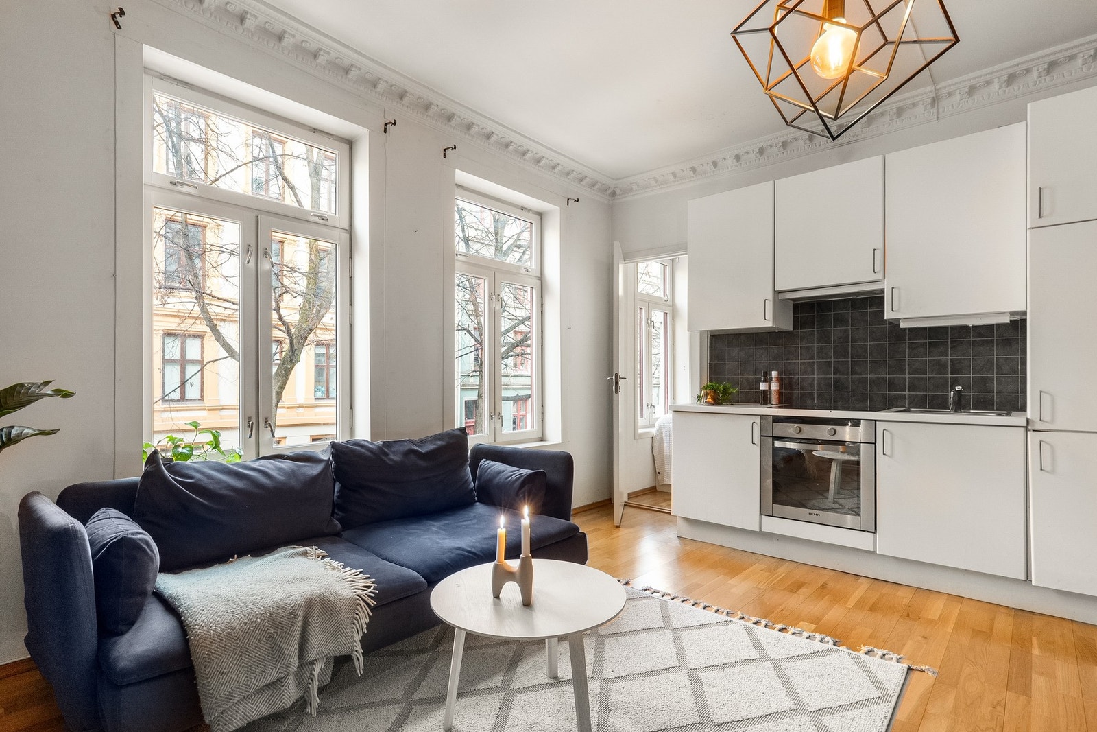 Meget effektiv planløsning og generøs takhøyde på 2,74 meter. Galleribilde