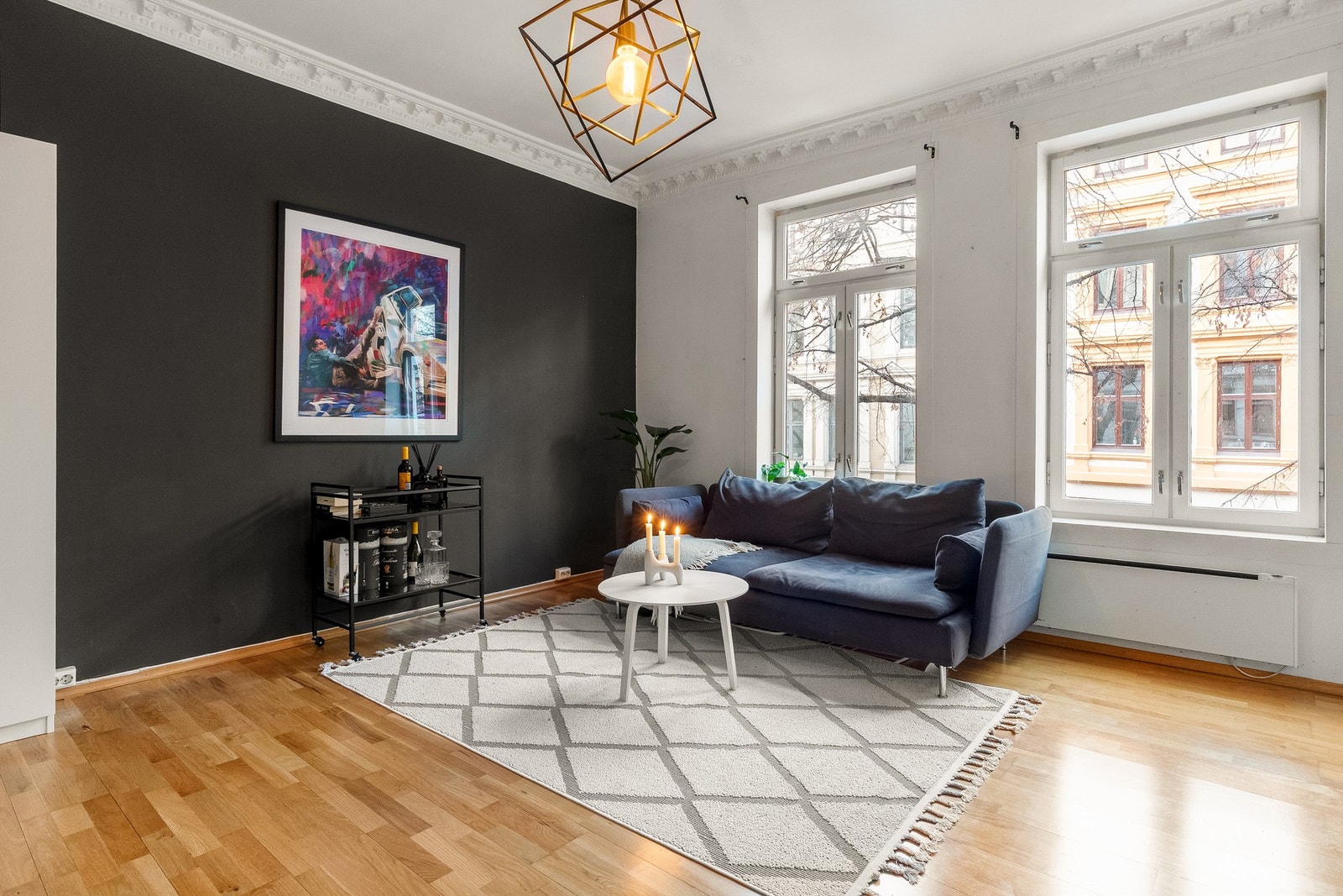 Lys og attraktiv selveierleilighet med klassiske detaljer. Galleribilde