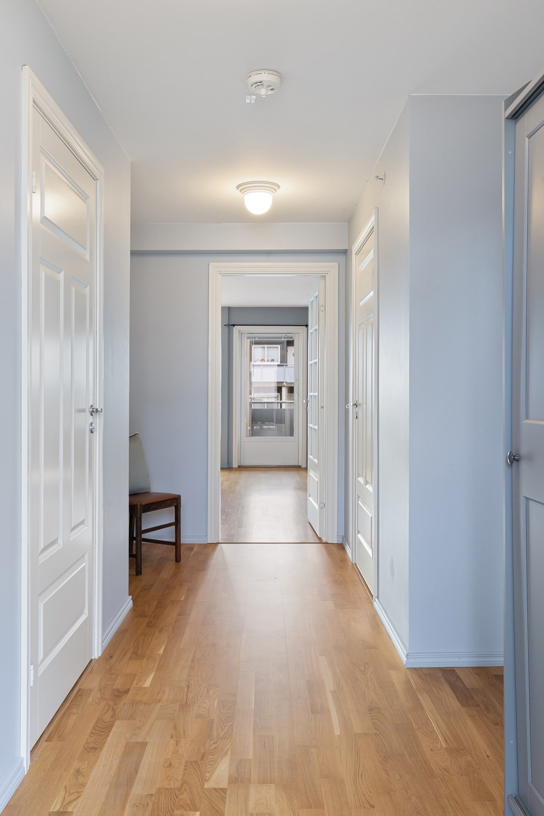 Leiligheten inneholder stue, kjøkken, 2 soverom og bad/vaskerom. Galleribilde