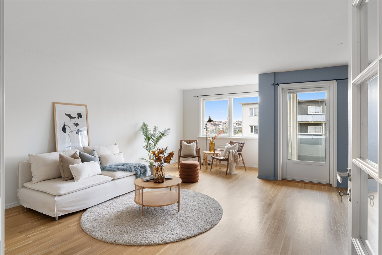 Åpen løsning mellom kjøkken og stue, men likevel skjermet fra hverandre. Galleribilde