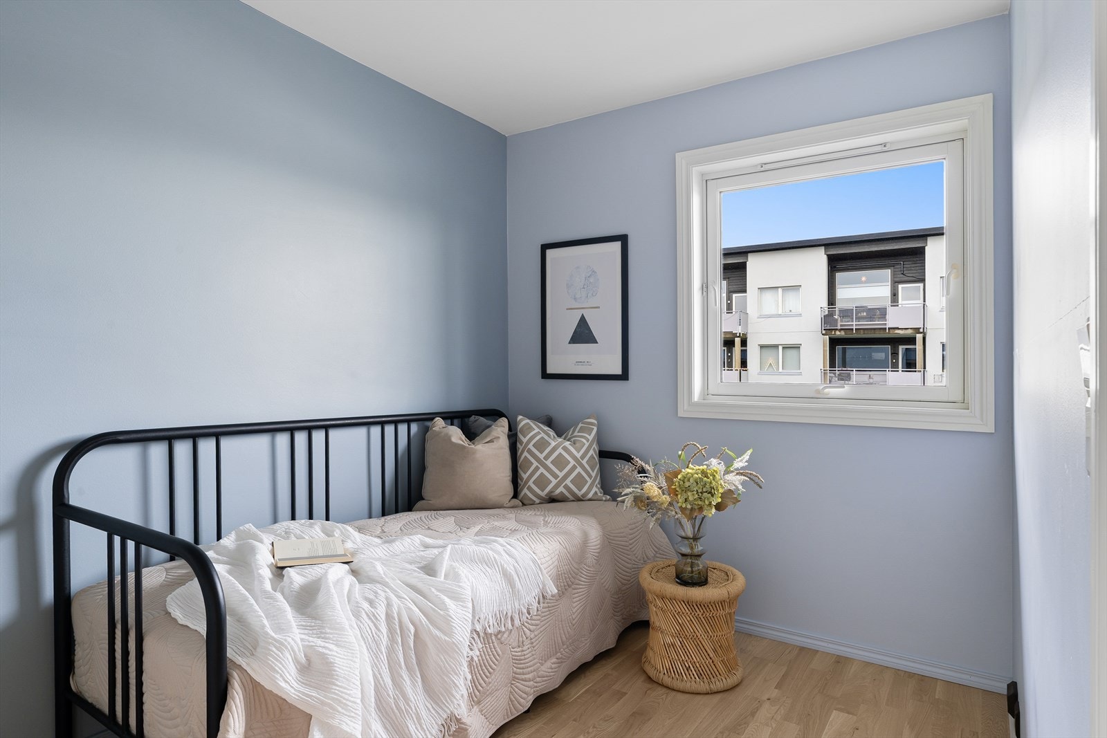 Soverom 2 er også av god størrelse med plass til garderobe. Galleribilde