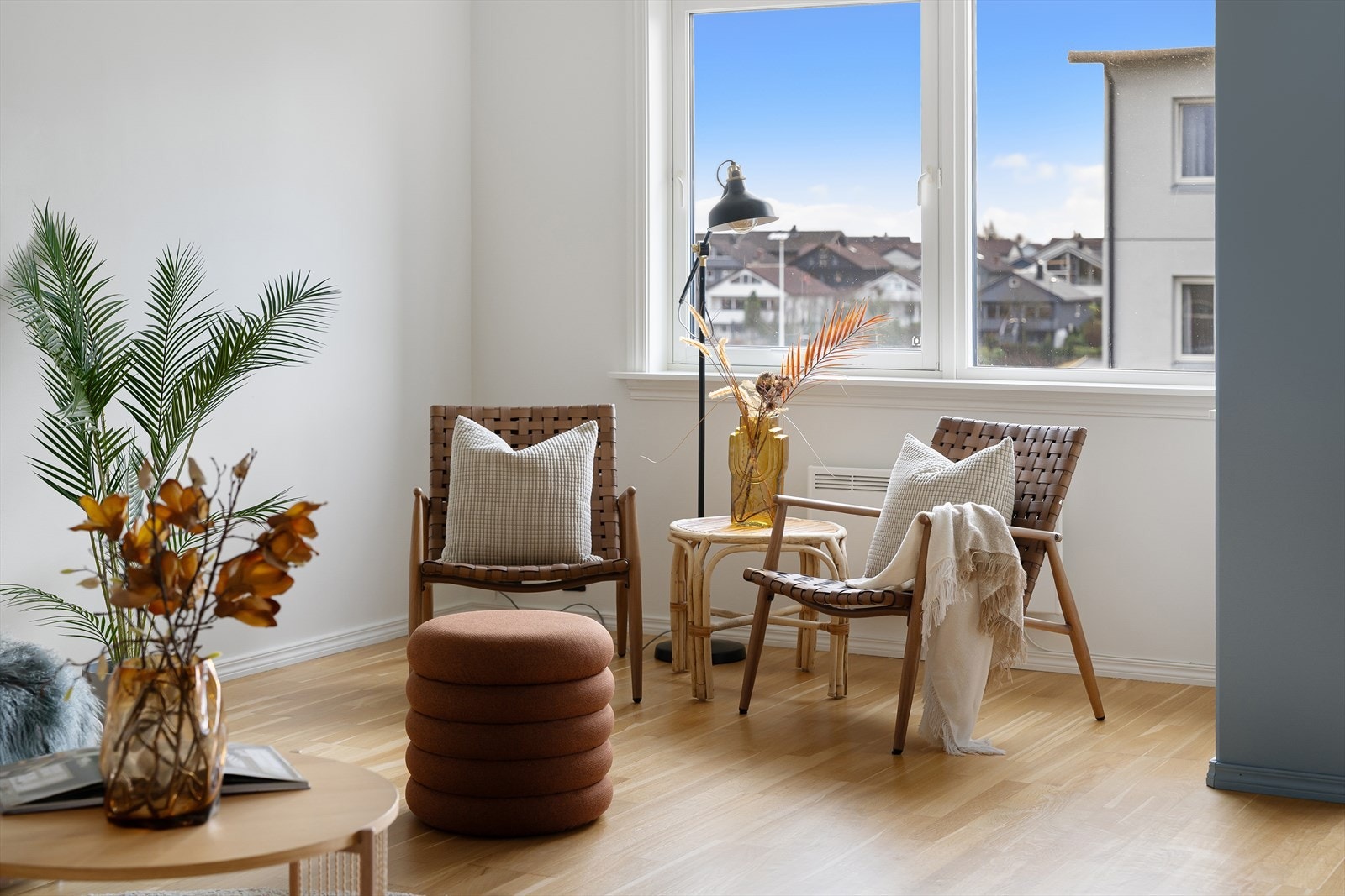 Leilighet med gode vindusflater som gir både stue og kjøkken rikelig med dagslys. Galleribilde