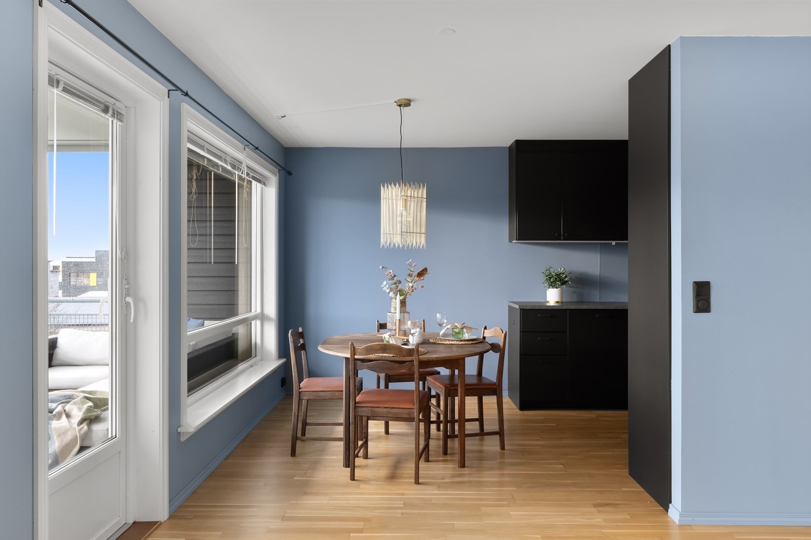 God plass til spisebord ved kjøkkenet. Galleribilde