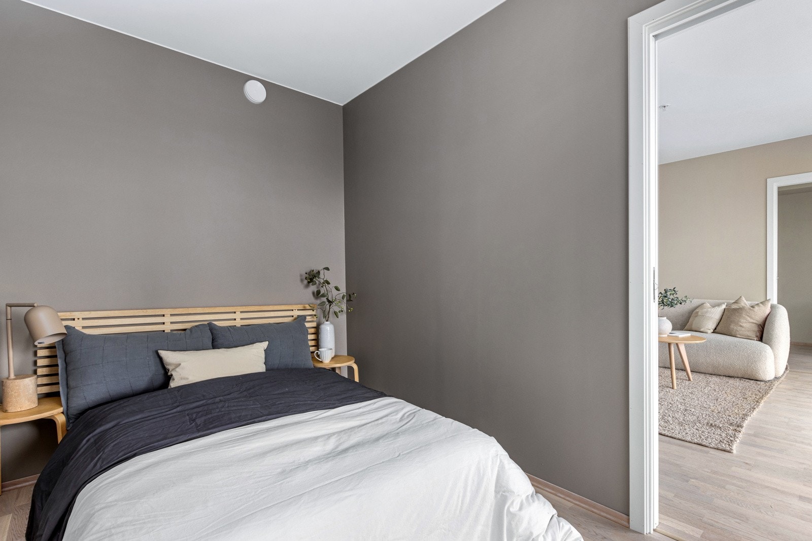 På soverommene er det nå montert garderobeskap. Galleribilde