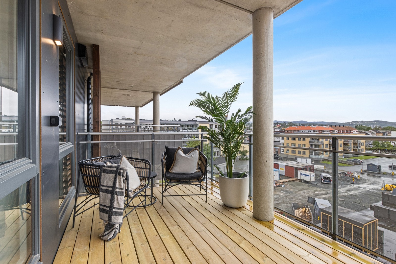 Leiligheten har en romslig balkong på hele 17m². Galleribilde