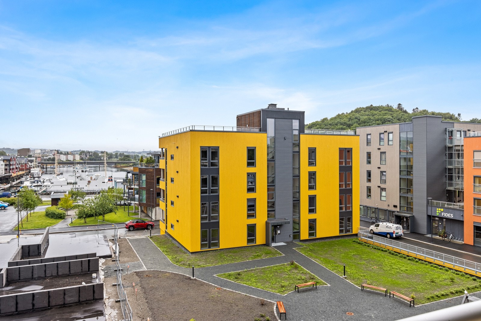 Utsikt mot Sundet. Med tiden vil bygg nr 3 bygges hvor muren er satt. Galleribilde