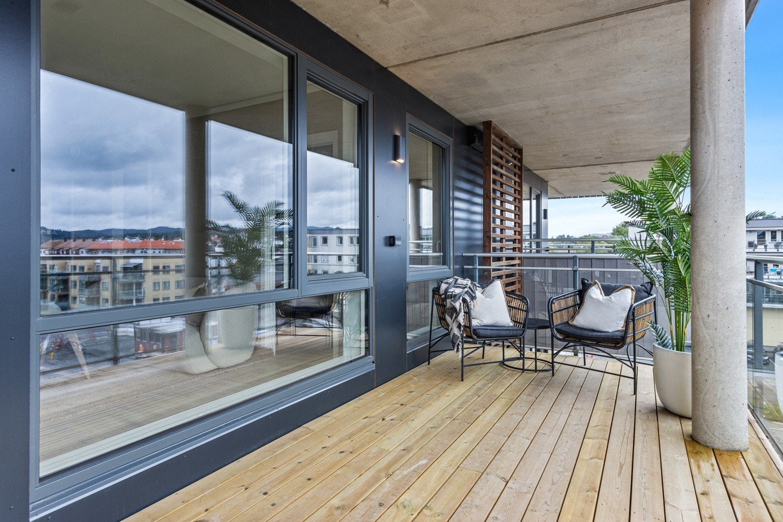 Borretslaget vil bestå av 3 bygg, hvor felles takterrasse er plassert på taket av det gule bygget. Galleribilde