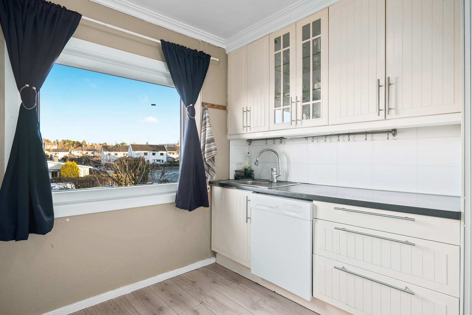 Lys kjøkkeninnredning Galleribilde