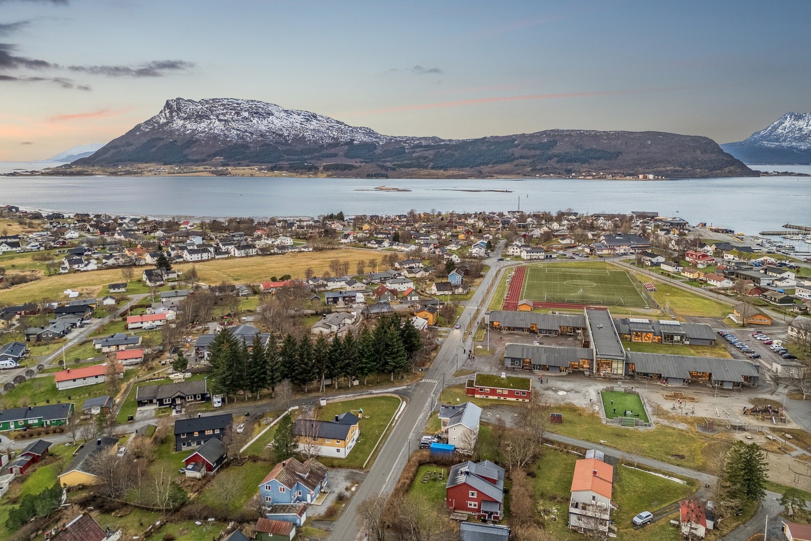 Nesna byr på rike naturopplevelser både til havs og på fjellet Galleribilde