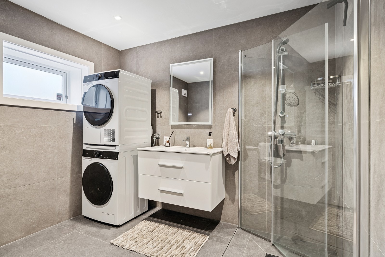 Den fremstår med moderne løsninger, og er god oppgradert i nyere tid. Galleribilde