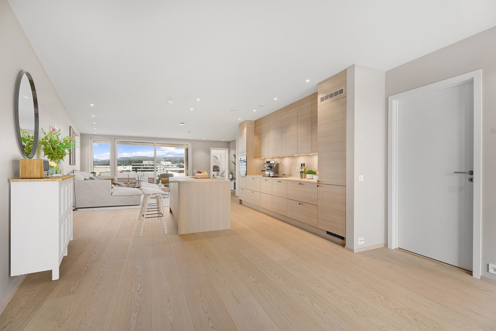 Romslig kjøkkenøy - perfekt for både matlaging og gjester. Galleribilde