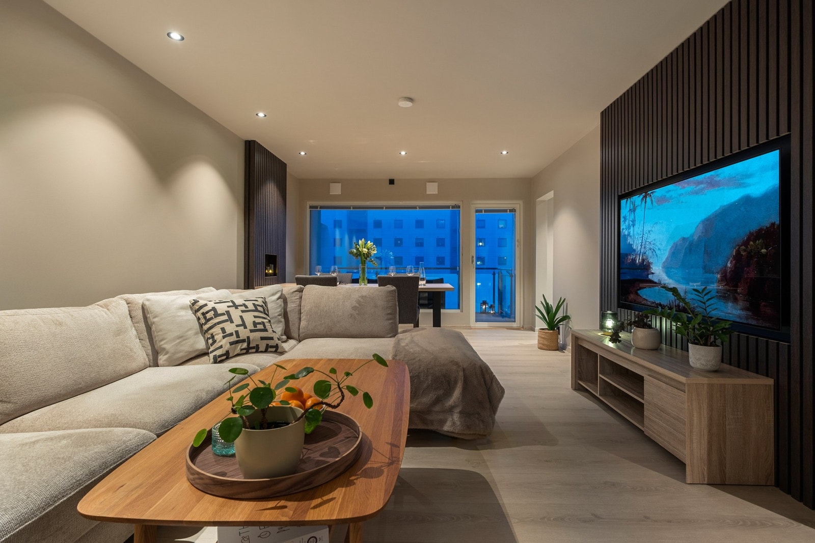 Både overflater, bad og kjøkken er pusset opp med gjennomført stil og detaljer Galleribilde