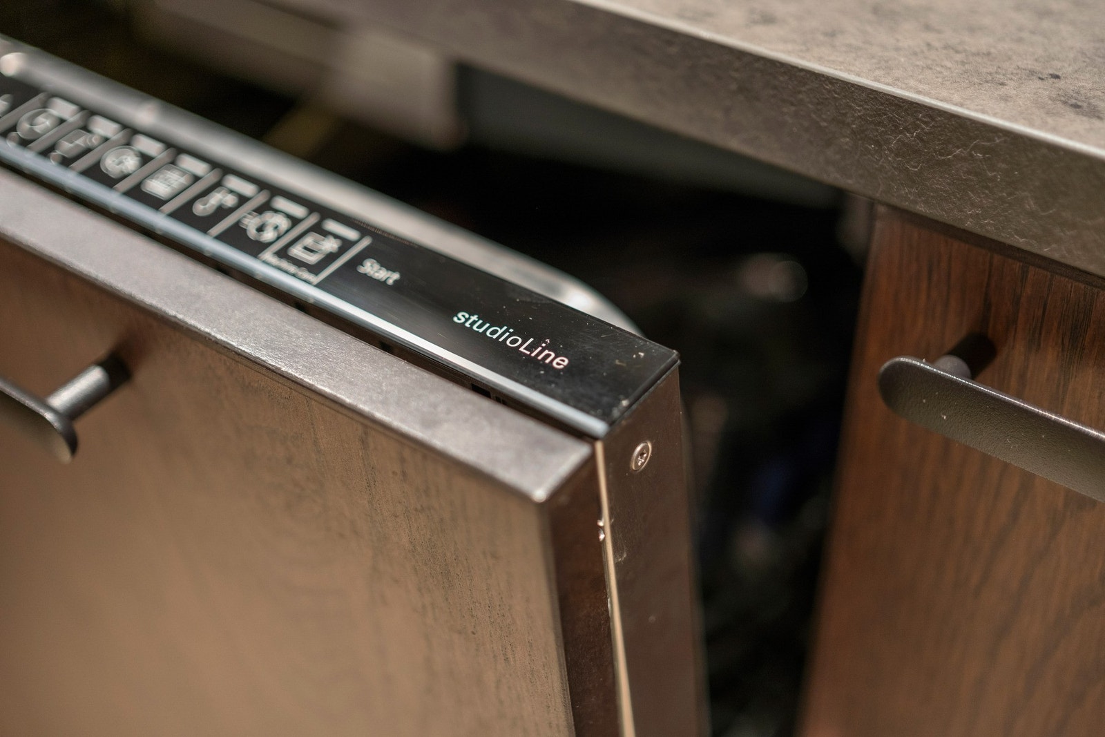 Kjøkkenet er utstyrt med hvitevarer fra Siemens StudioLine, kjent for sitt stilrene design og innovative løsninger Galleribilde