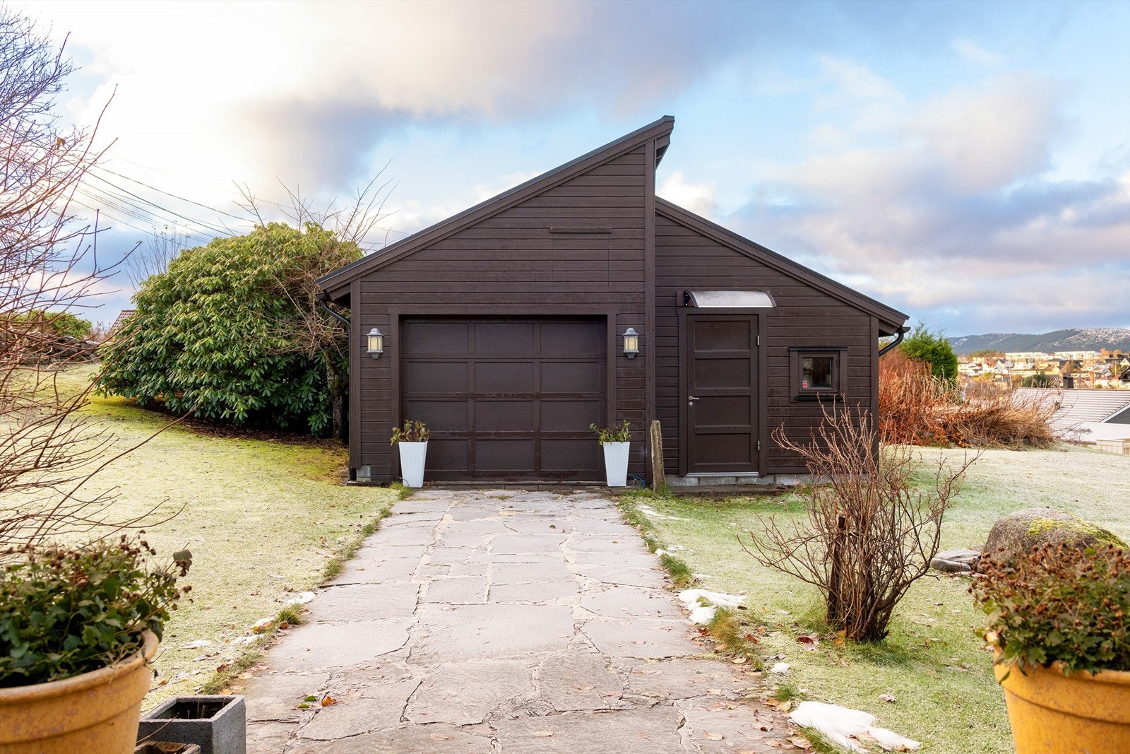 Uthus/tomt med eget bruksnummer Galleribilde