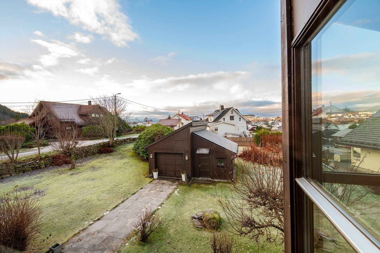 Utsikt fra soverom i 2. etasje mot vest Galleribilde