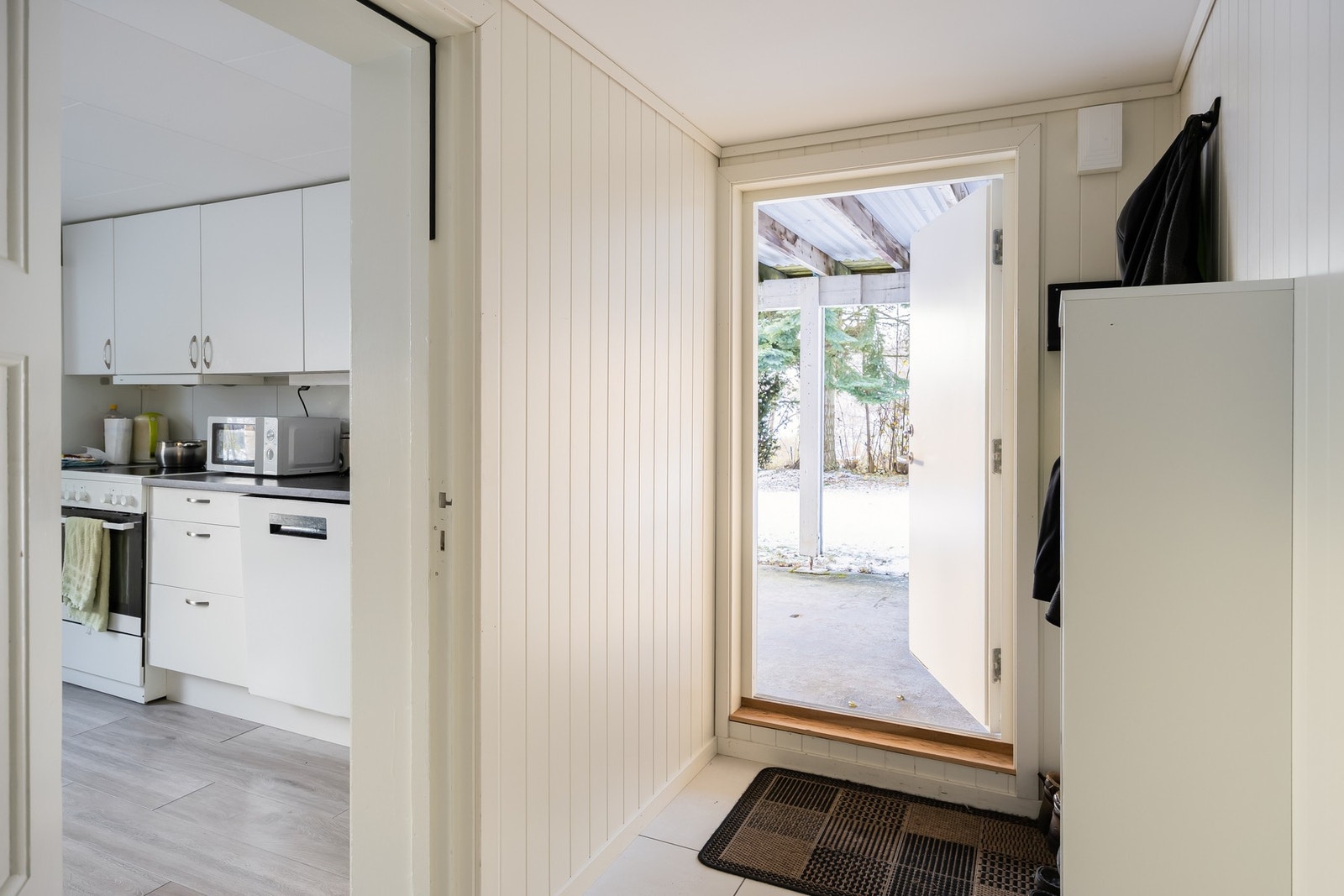 Utleiedel har egen inngang og ble oppusset i 2021. Utleiedel er ca. 40 kvm, og resten av kjelleren benyttes av hoveddel selv. Galleribilde