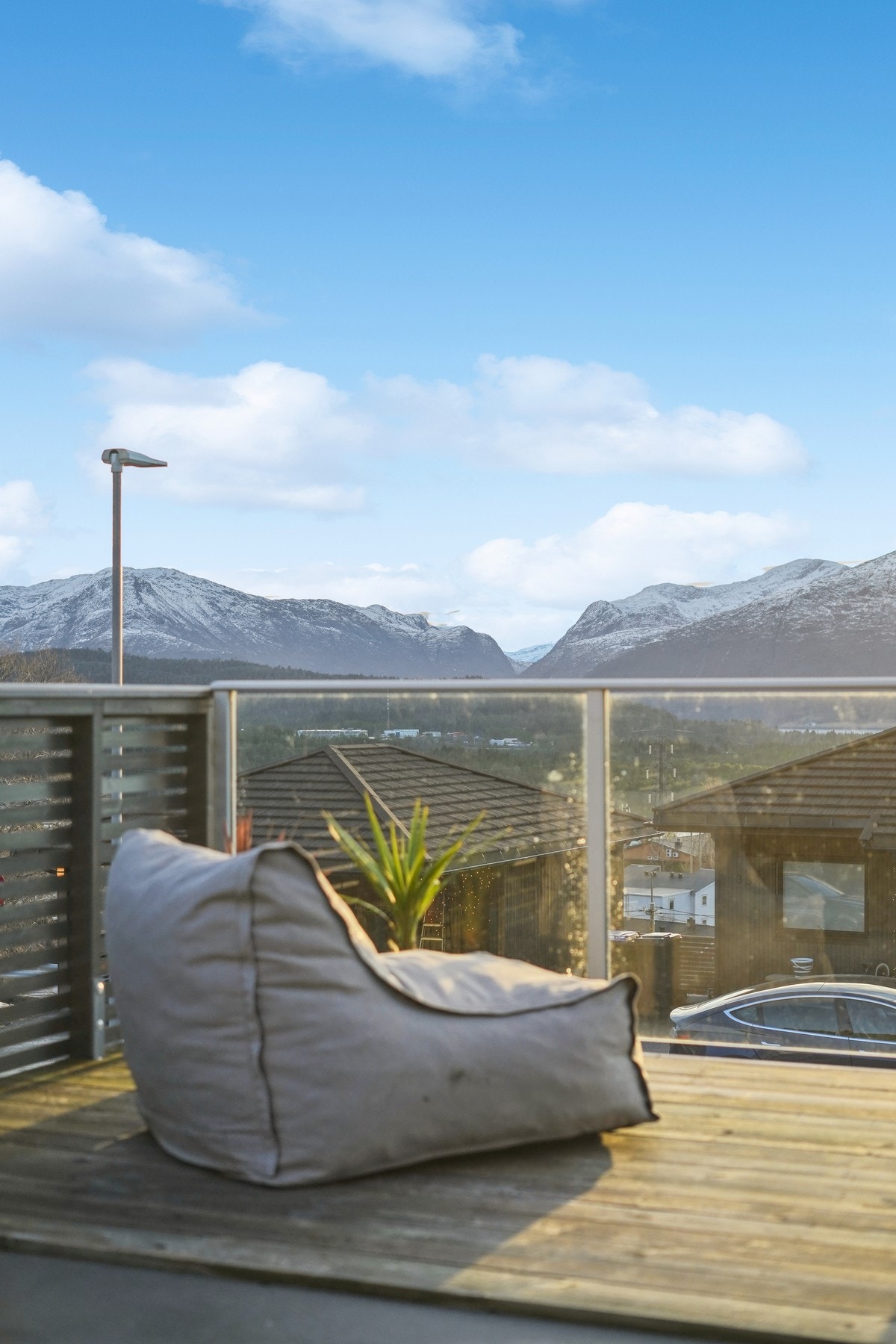 Her kan man trekke seg tilbake med noe godt i glasset og nyte de herlige omgivelsene. Galleribilde