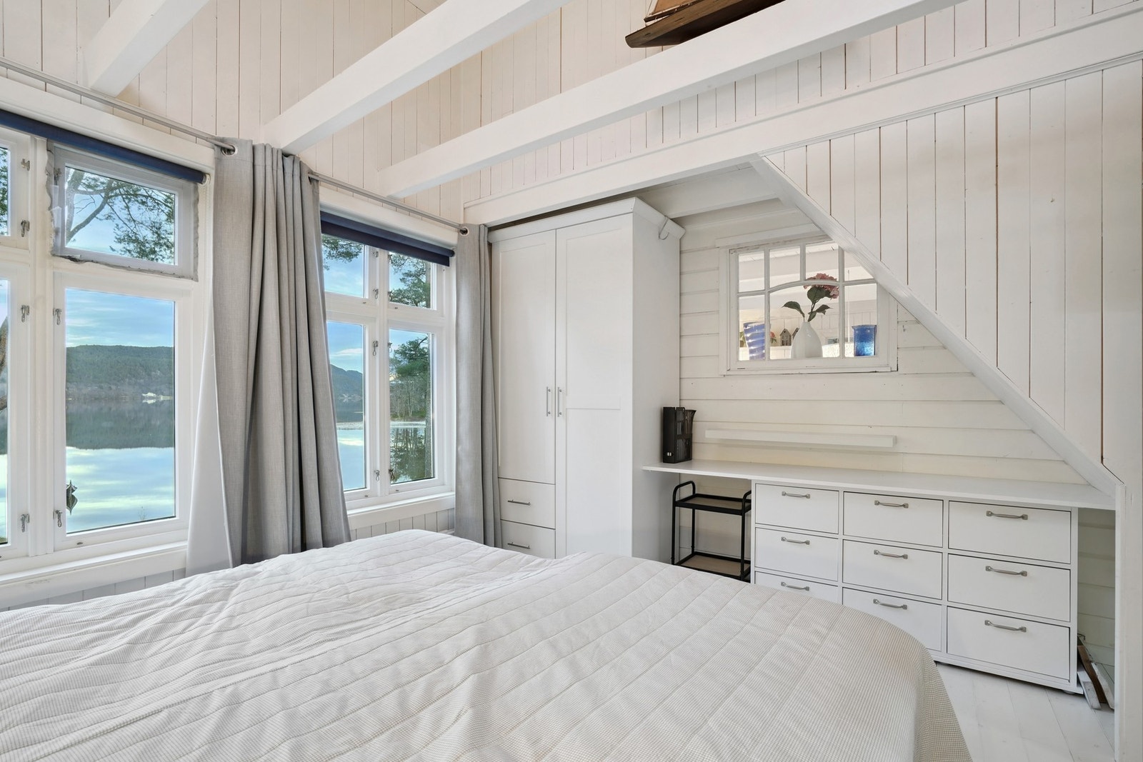 Her er det satt inn garderobeskap for oppbevaring. Galleribilde