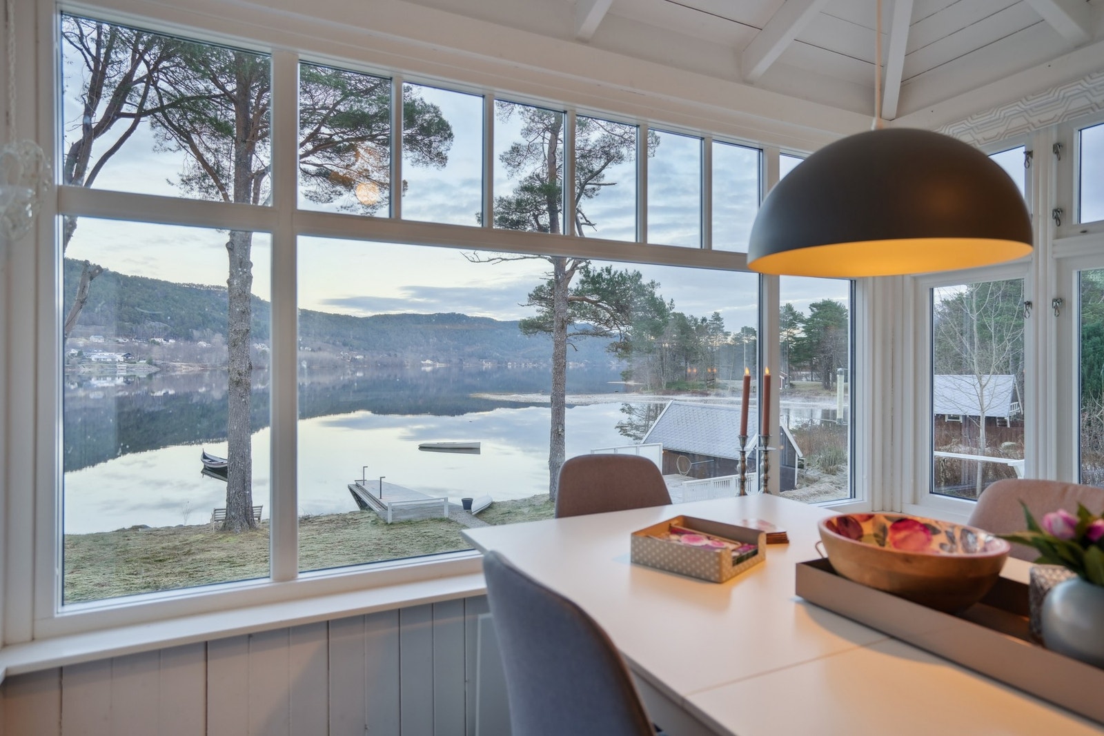 Der stillheten møter morgenkaffen - Galleribilde