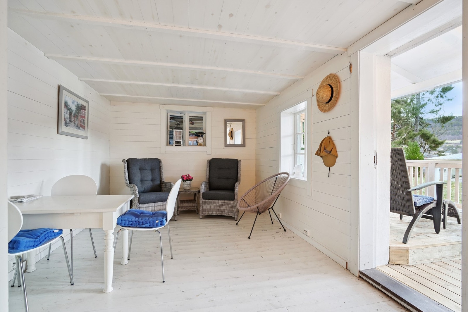 I kjeller er det et innredet oppholdsrom. Galleribilde