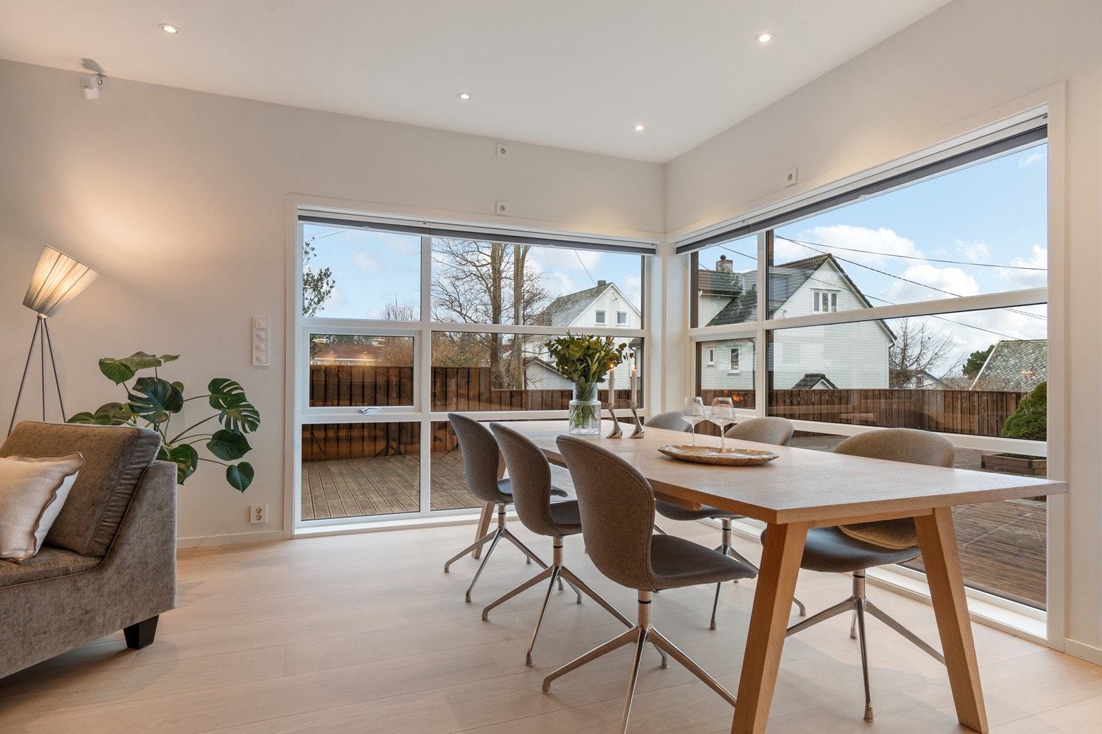 Utsnitt spisestue Galleribilde