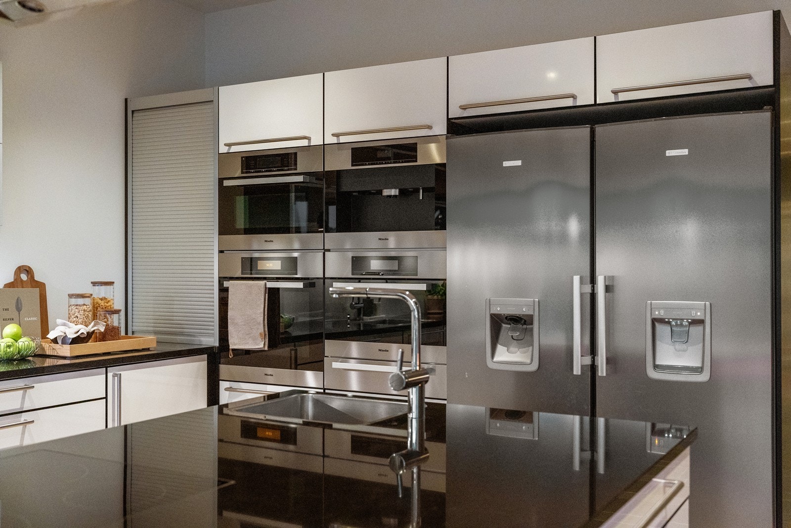 Kvalitetsprodukter fra Miele og 60 + 60 kjøl og frys fra Electrolux Galleribilde