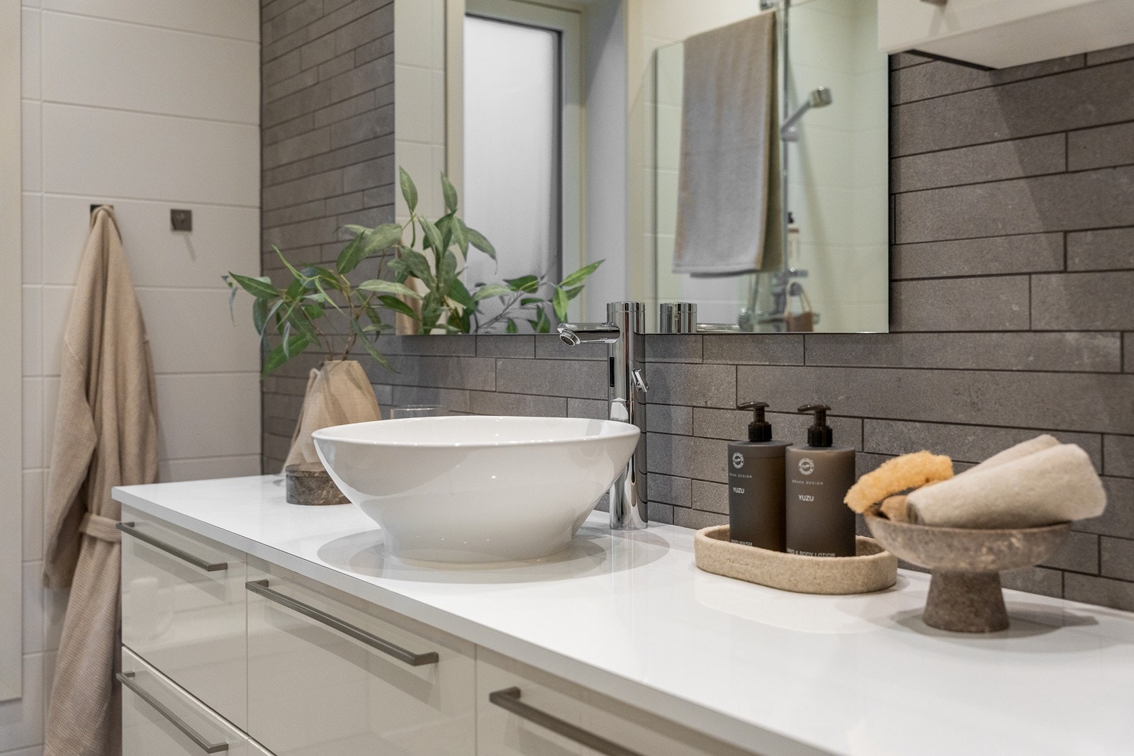 Detaljebilde vask på bad nede Galleribilde