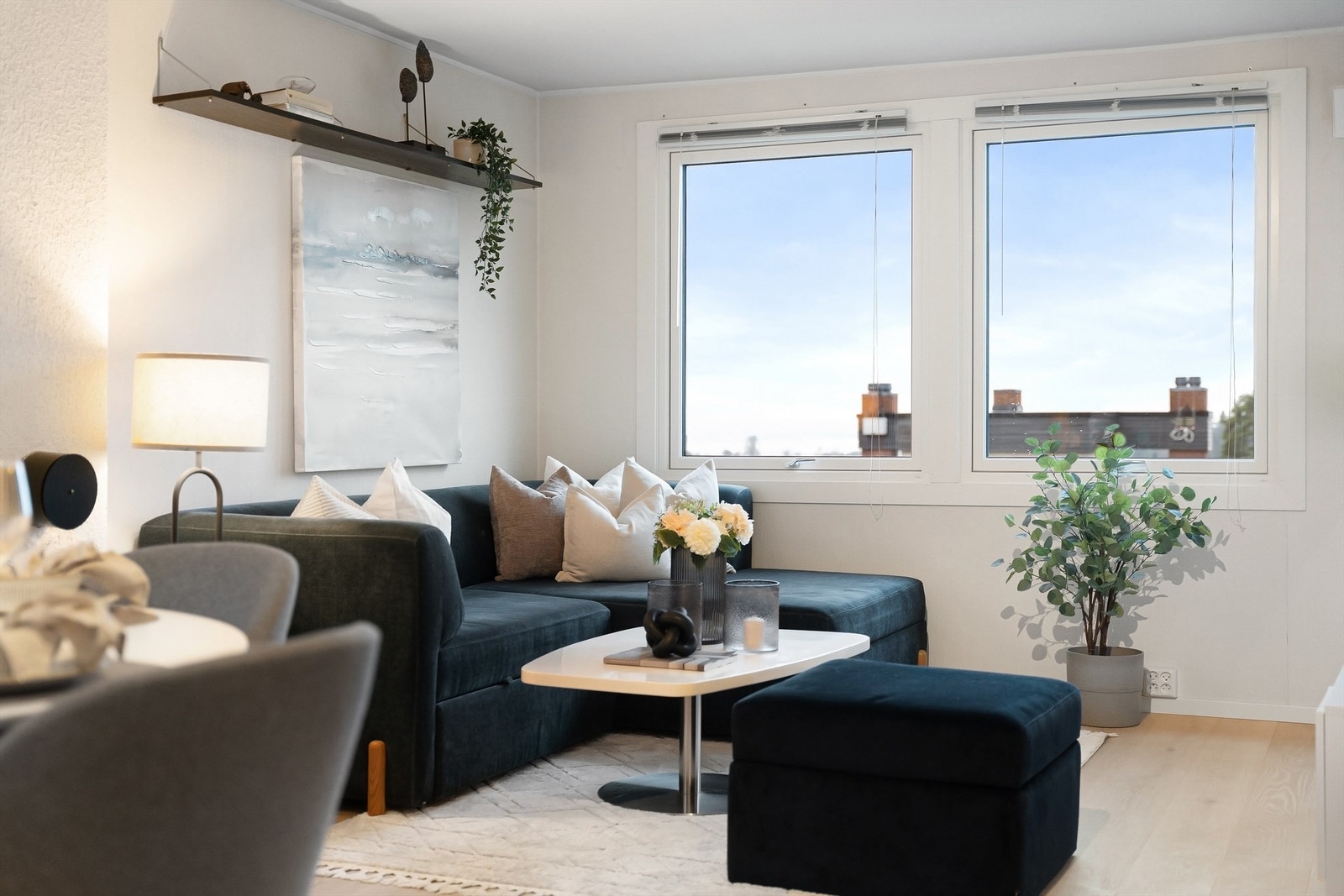 Leilighetens høye og frie beliggenhet gir en åpen romfølelse. Galleribilde