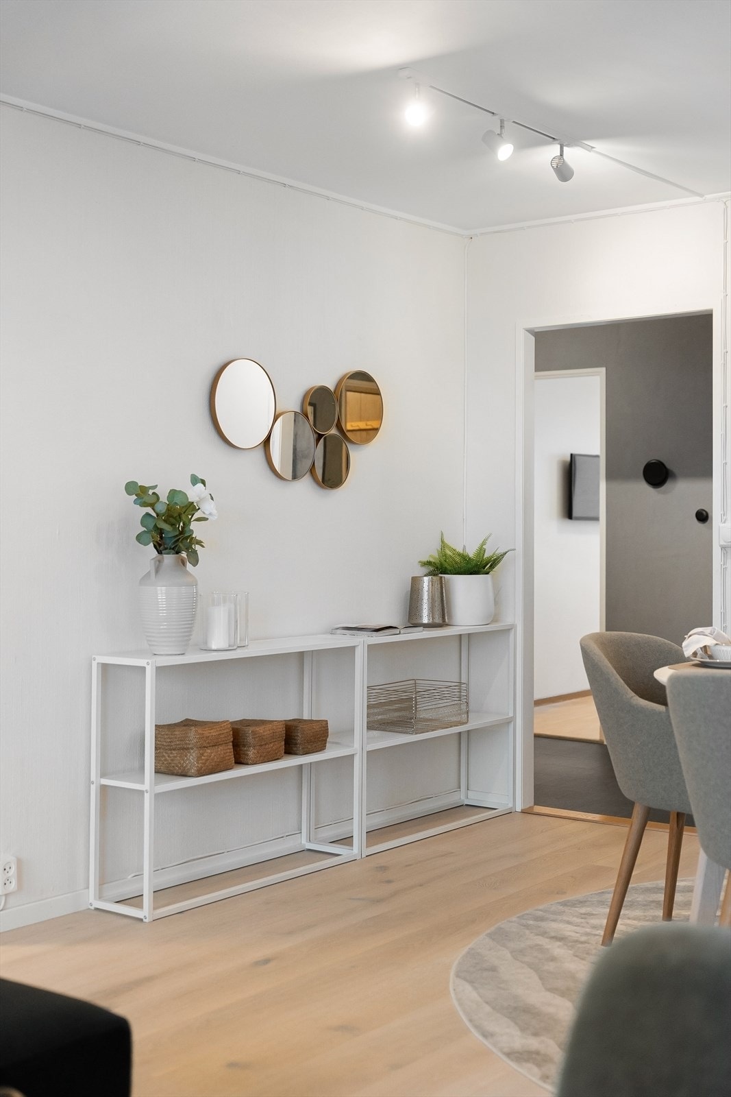 Gjennomgående materialvalg skaper et helhetlig inntrykk. Galleribilde