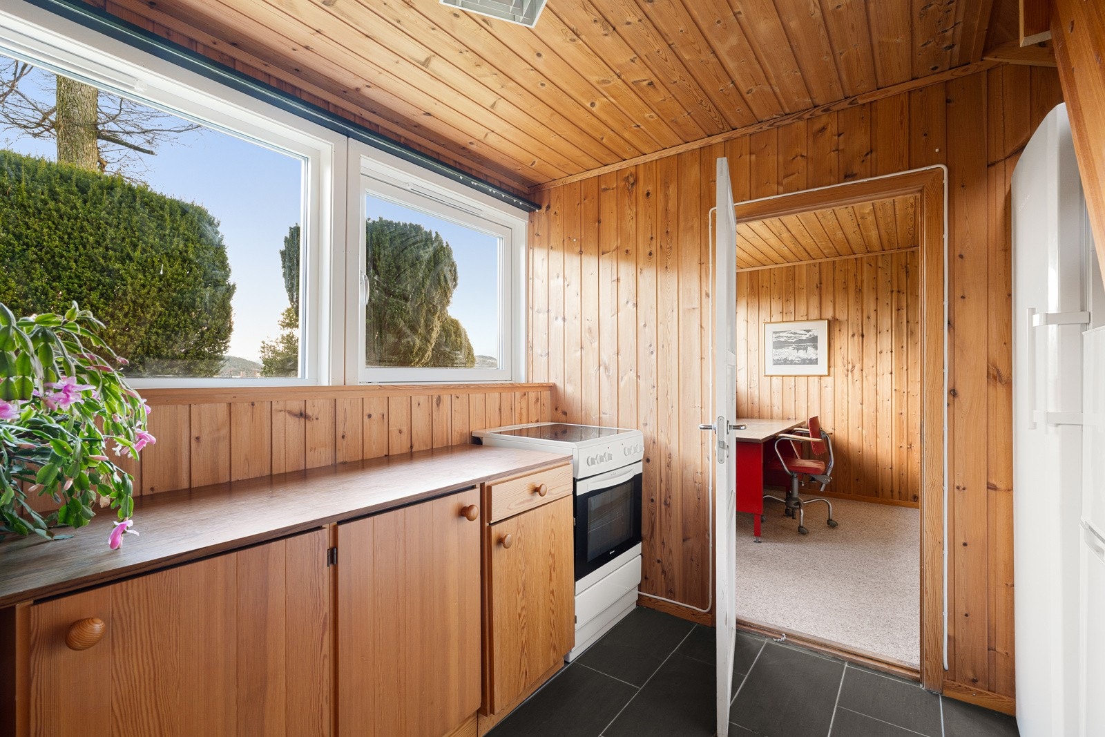 Etasjen har også et eget kjøkkenrom, som gir stor fleksibilitet i bruk. Galleribilde