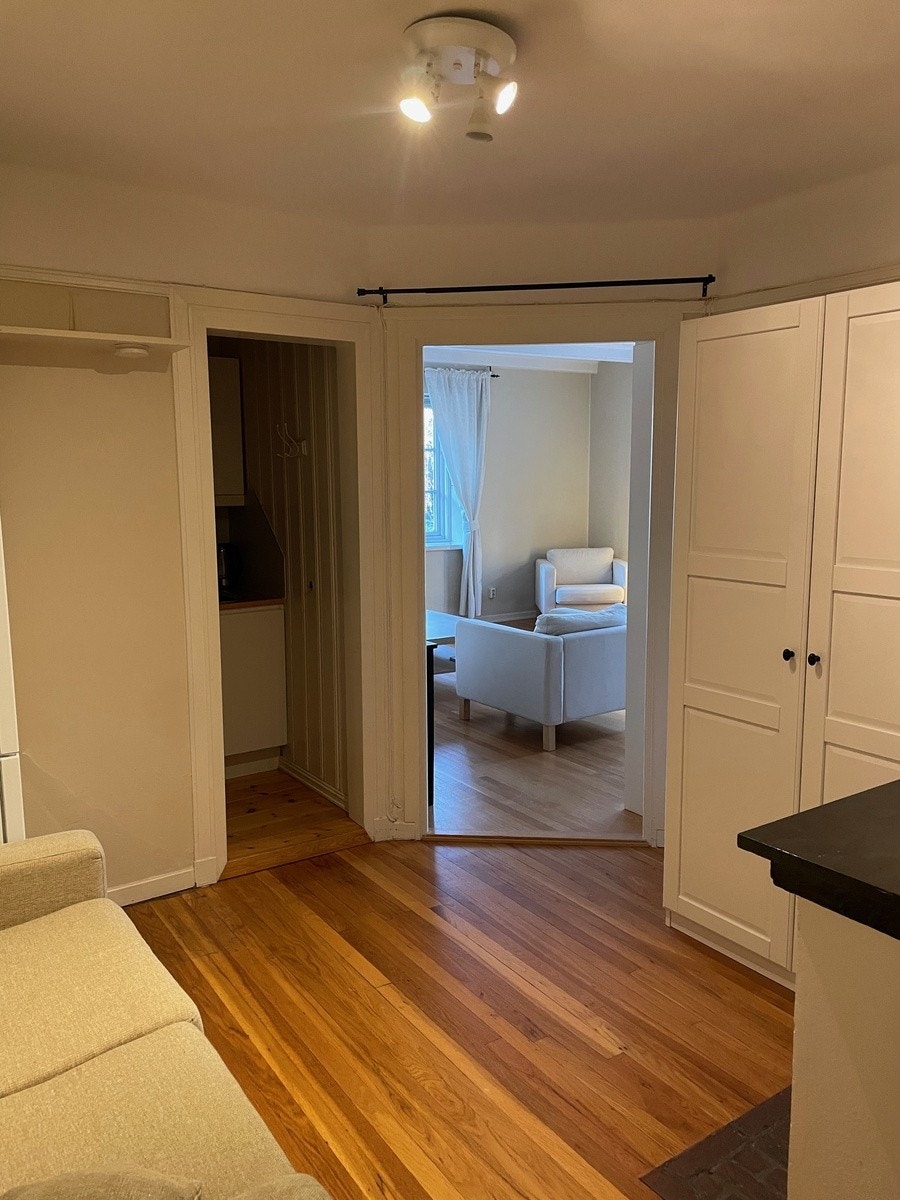 Sovesofa i hall Galleribilde