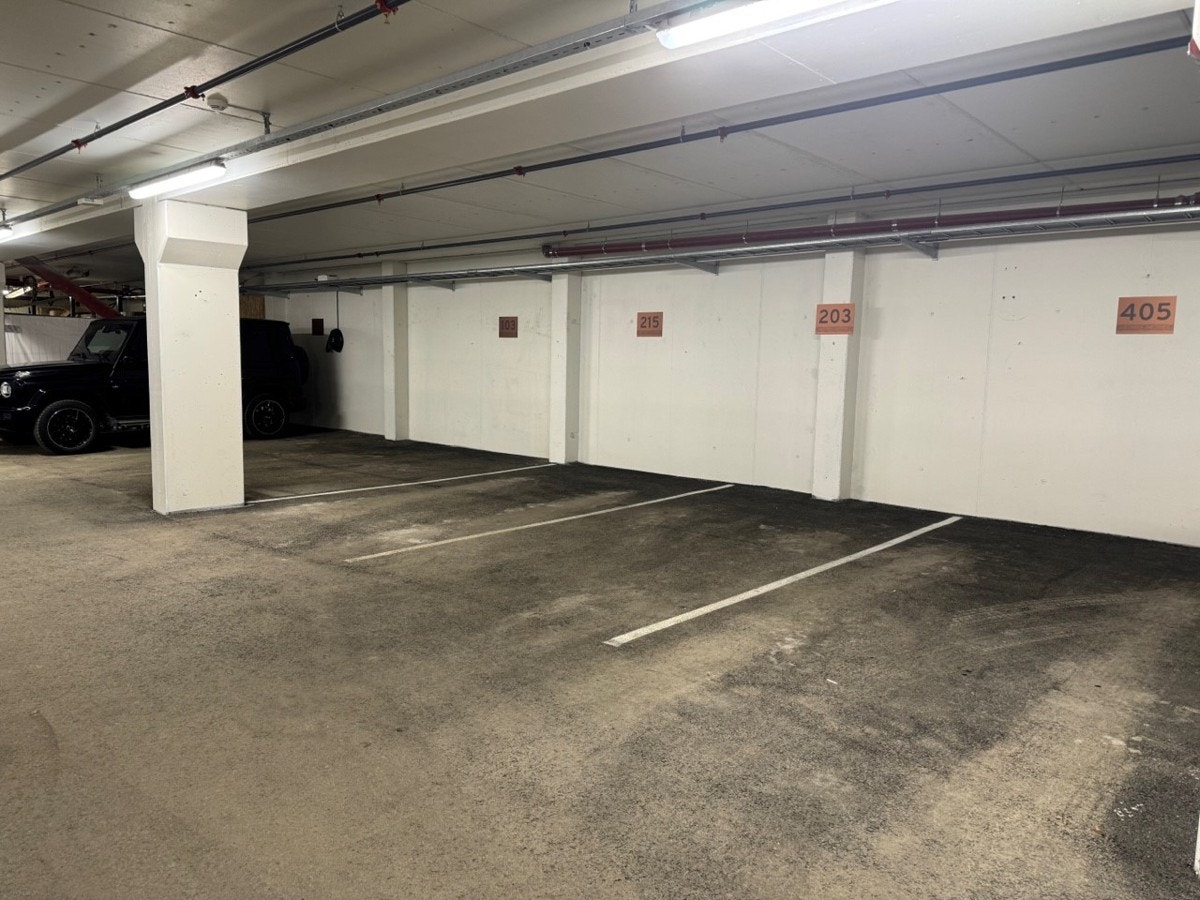 Garasje med parkering til alle leiligheter (Foto: Anders Medhus /Hallingcast) Galleribilde