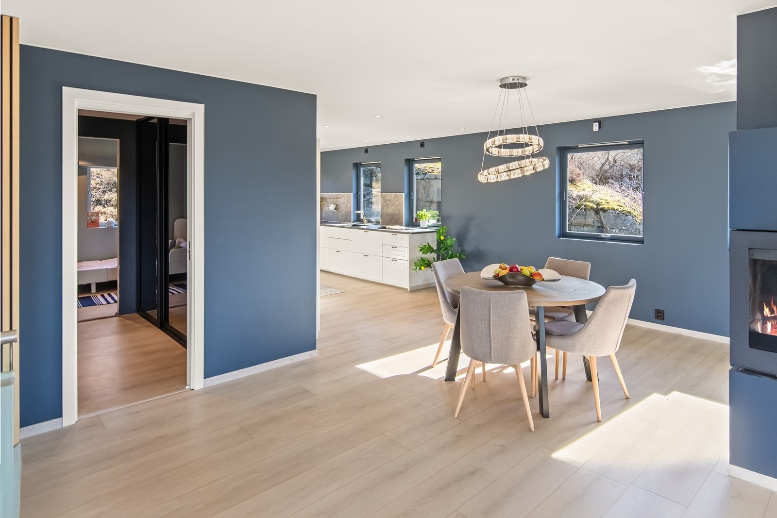 Store deler av boligens overflater er oppusset 2022 Galleribilde