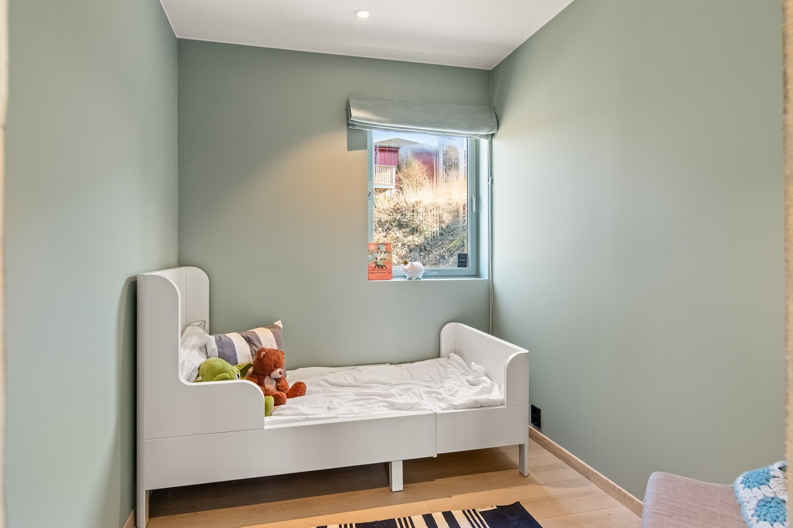 Soverom nr. to er av noe mindre størrelse og passer perfekt som barnerom. Galleribilde
