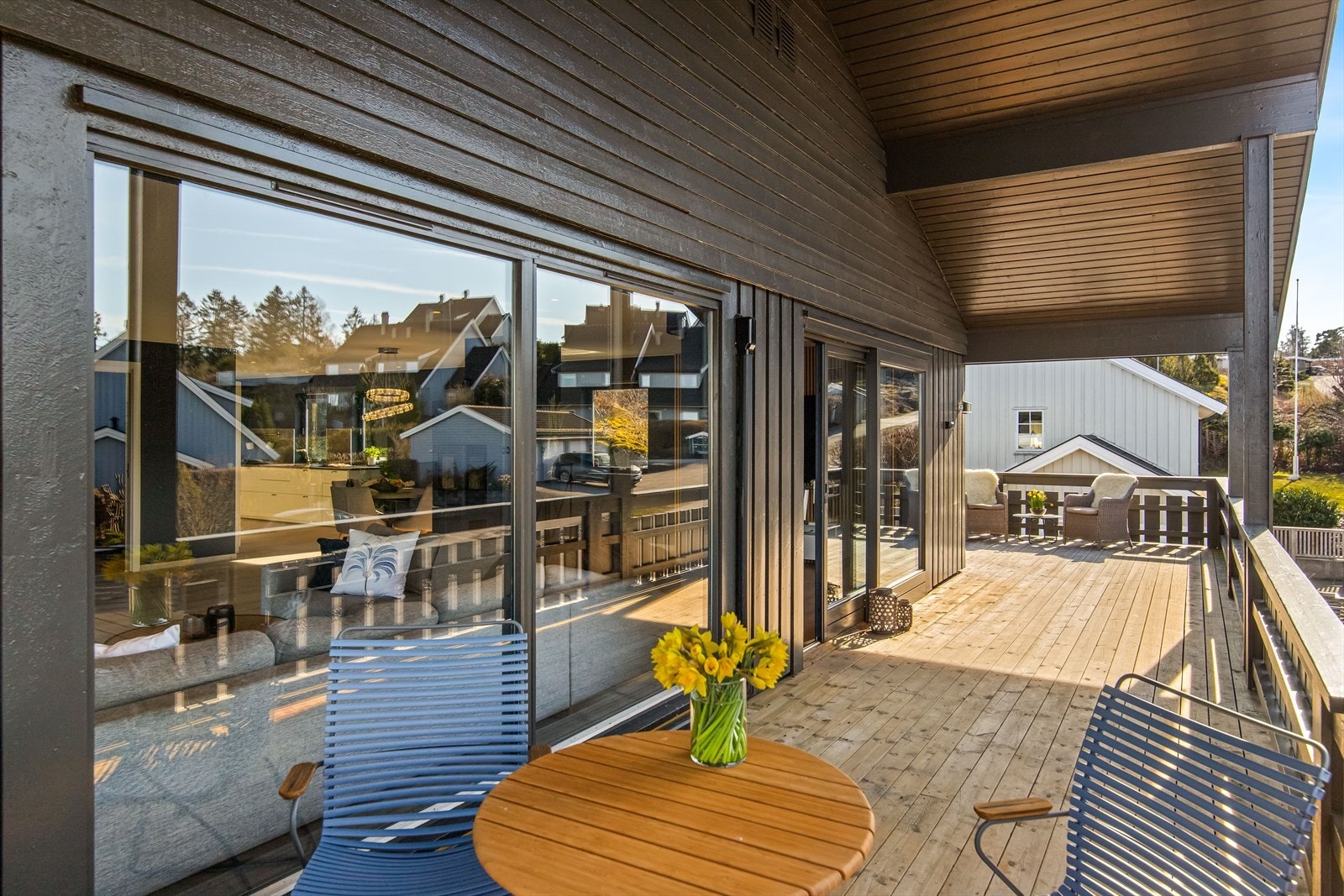 Her er det god plass til ønskelig utemøblement og hyggelig beplantning. Galleribilde