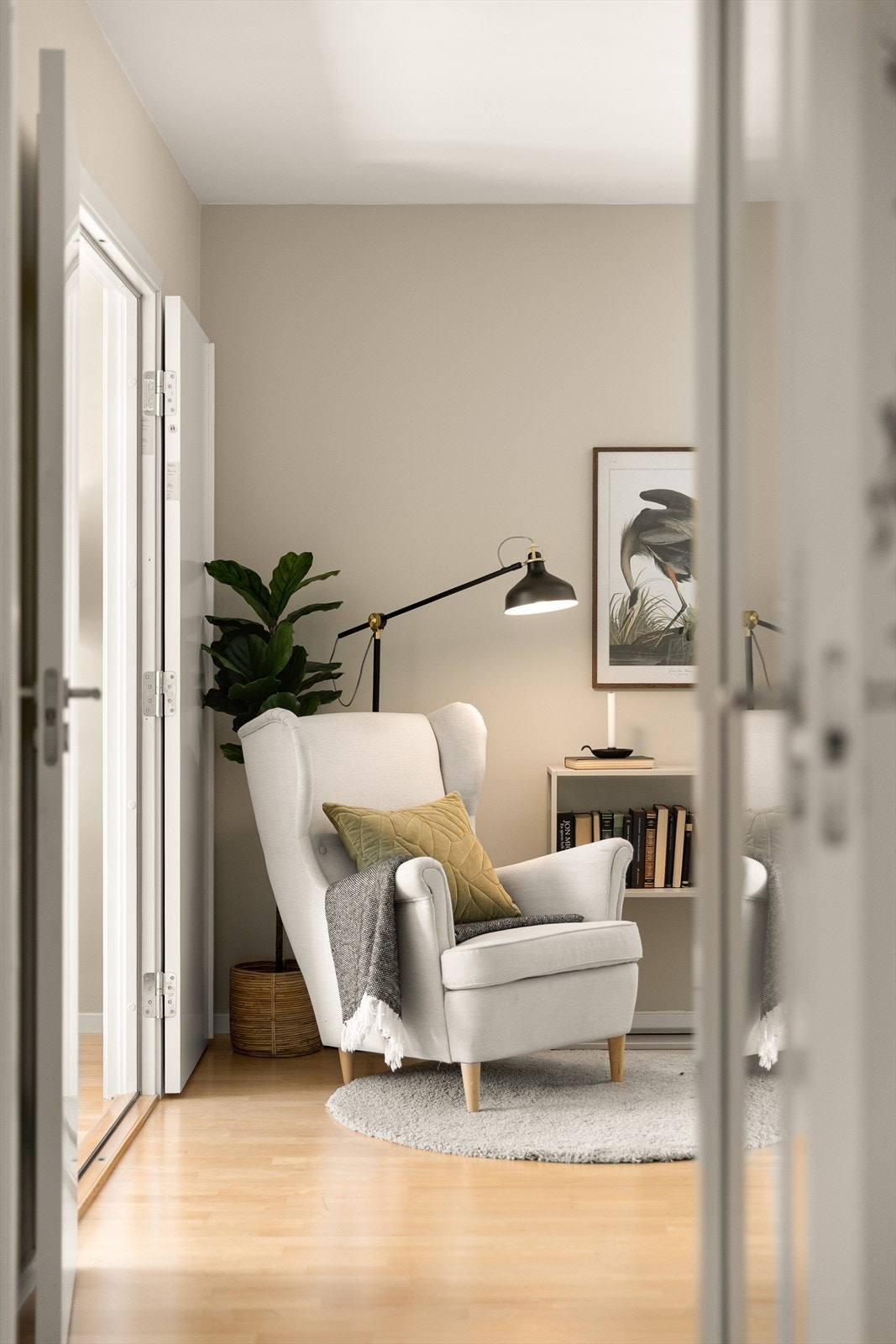 Fra gang til spisestue. Galleribilde