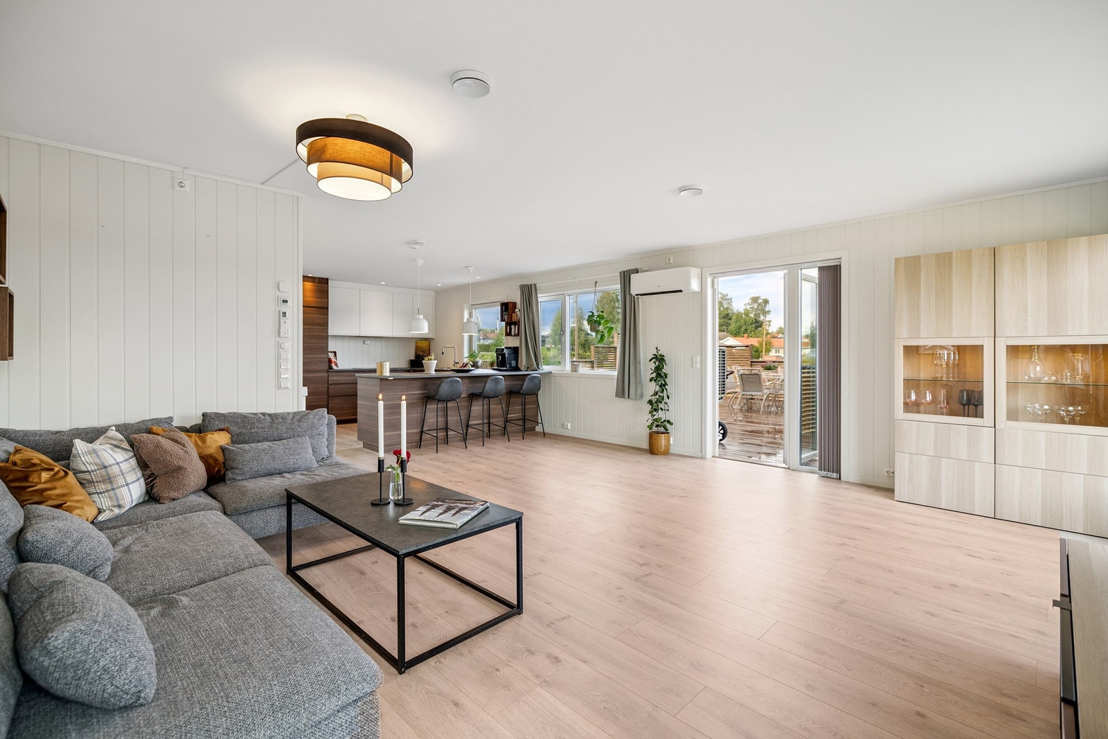 I 2. etasje finner du en åpen og sosial stue- og kjøkkenløsning. Galleribilde