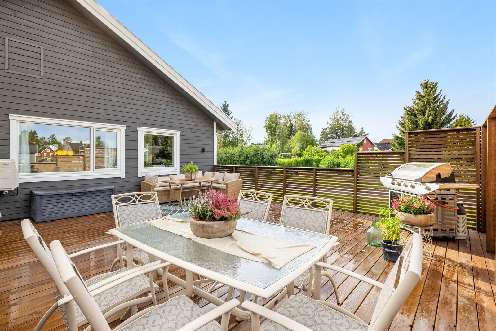 Terrassen ble utvidet i 2024 og byr på et fantastisk uterom. Galleribilde