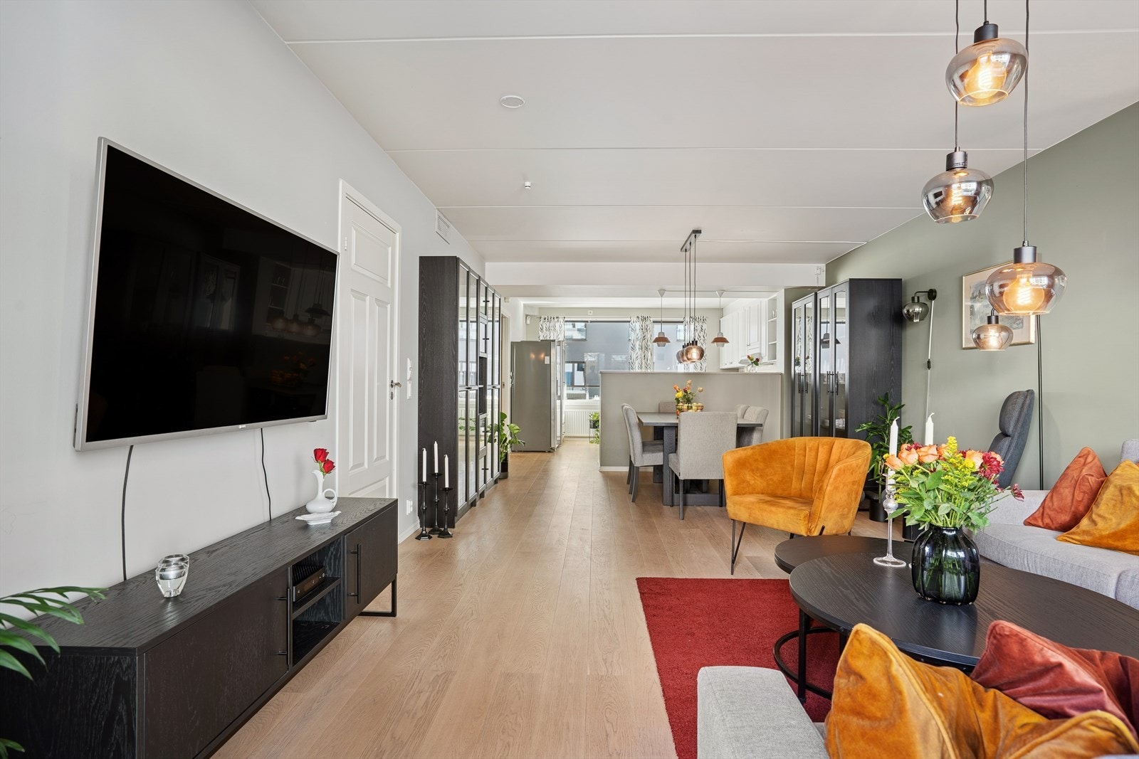 Leiligheten er gjennomgående som gir godt med lysinnslipp. Galleribilde