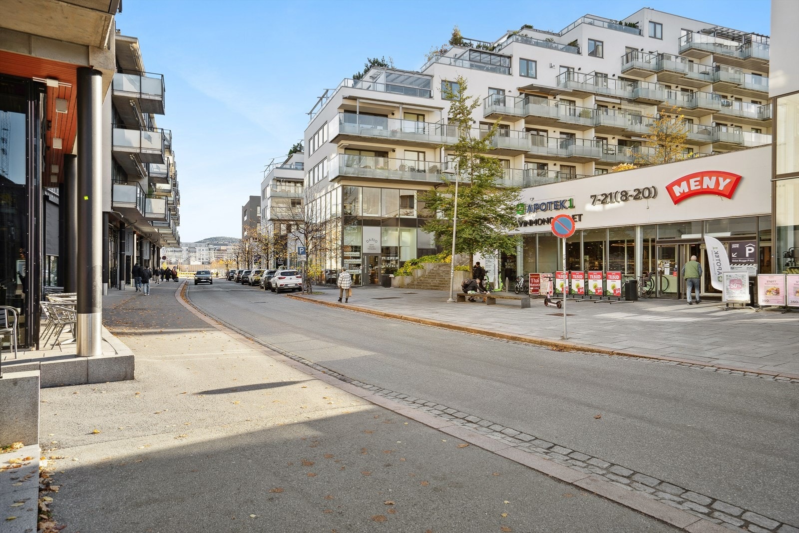 Kort gangavstand til dagligvare, apotek og vinmonopol. Galleribilde