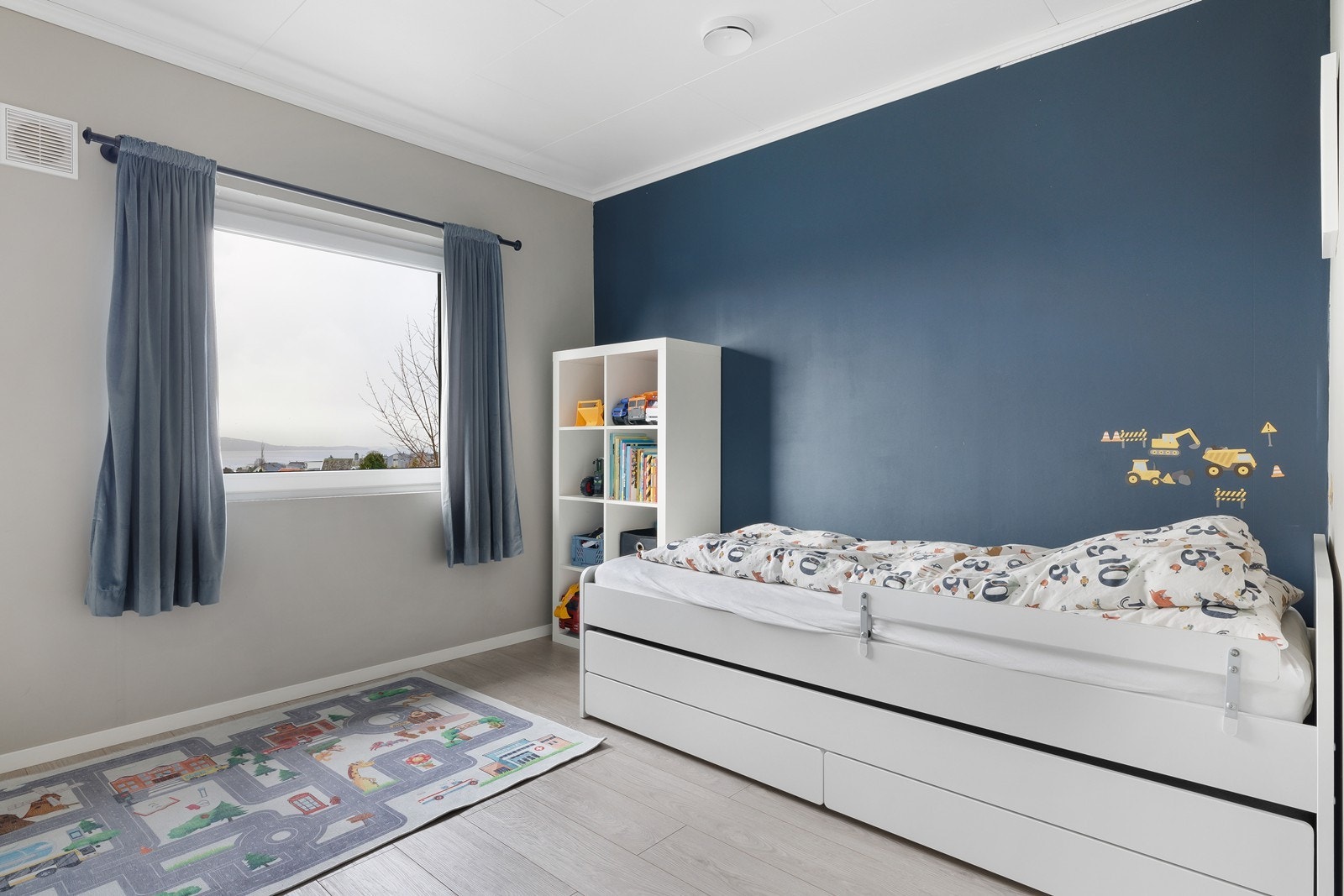 Hovedetasjen har 2 soverom av god størrelse. Galleribilde