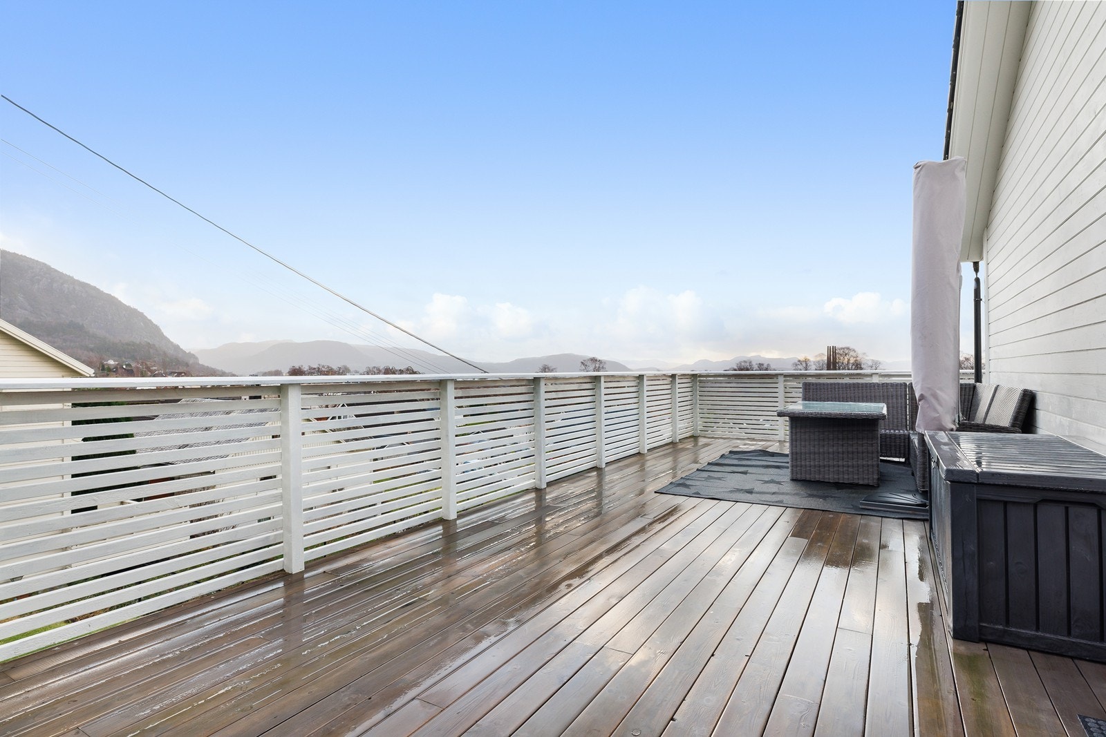 Her har man god plass til ønsket utvendig møblement. Galleribilde