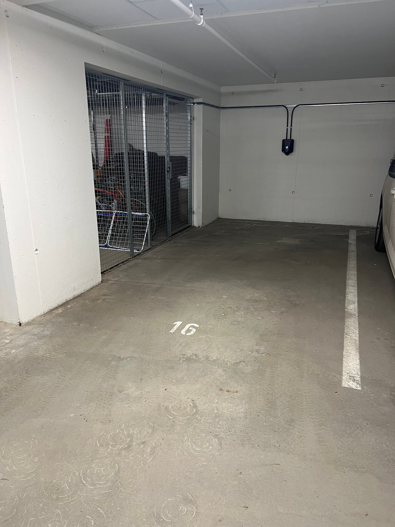 Medfølgende garasjeplass, med opplegg for el lader. Galleribilde