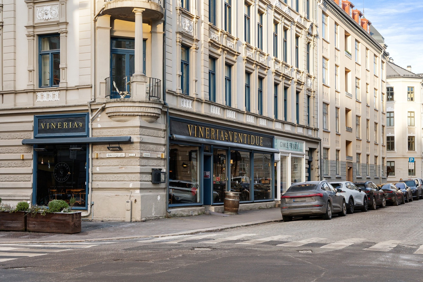 Vineria Ventidue: "Rustikk italiensk vinbar med autentisk italiensk kjøkken. Vi serverer mat du kun finner på gode trattoriaer i Italia, også pizza." Galleribilde