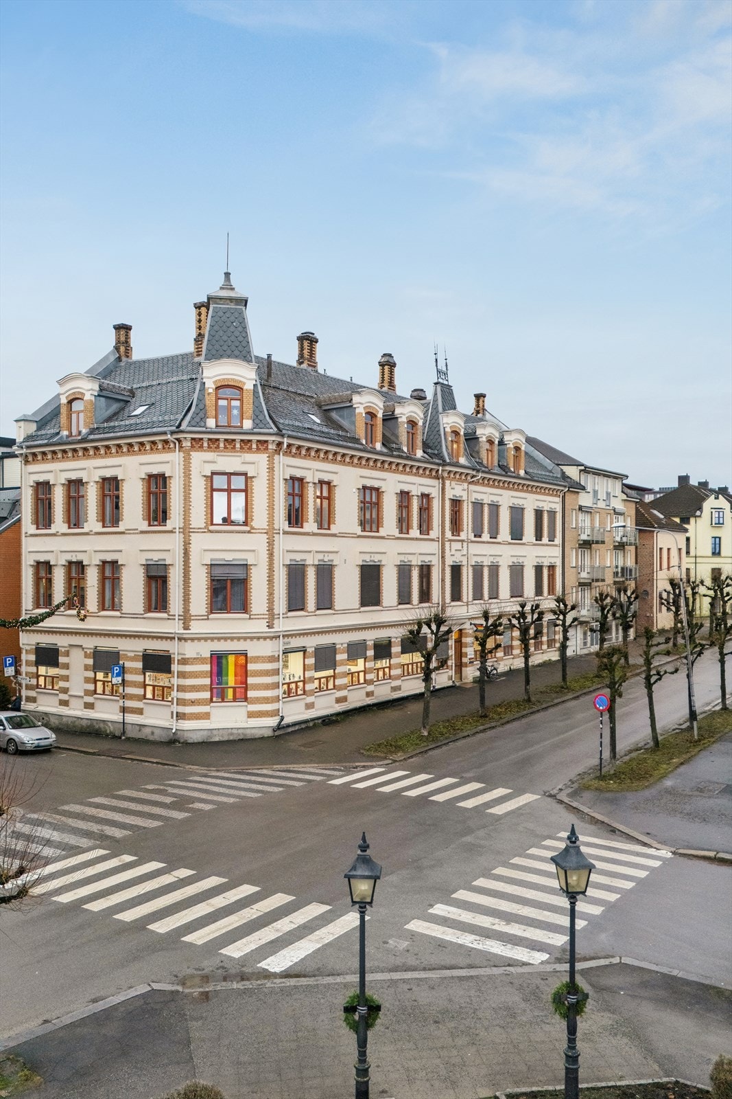 Sameiet disponerer en felles takterrasse. Leiligheten selges uten forkjøpsrett. Galleribilde